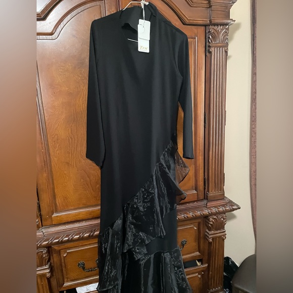 Dress - Picture 2 of 2